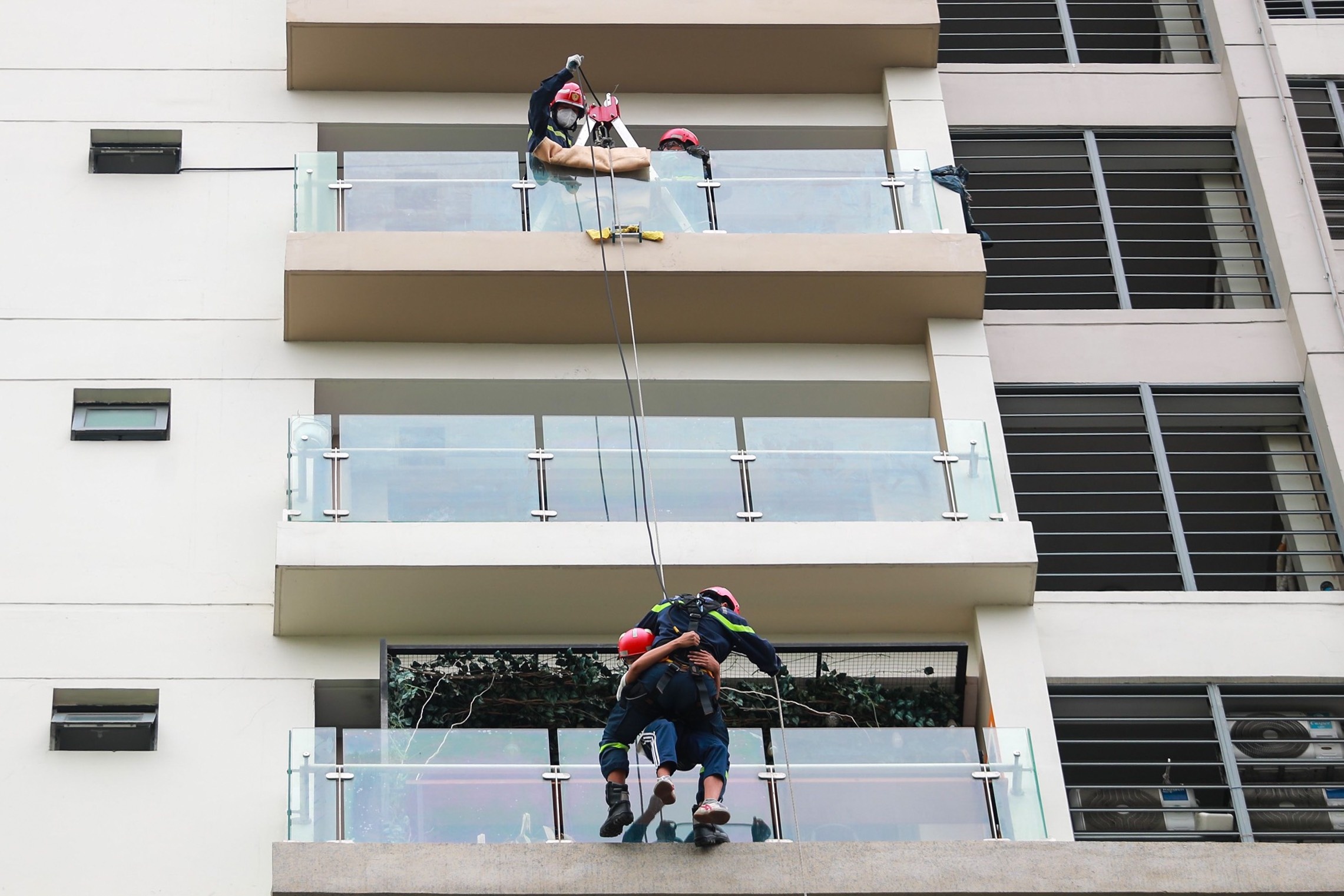 Dien tap chua chay tai can ho chung o TP.HCM anh 8