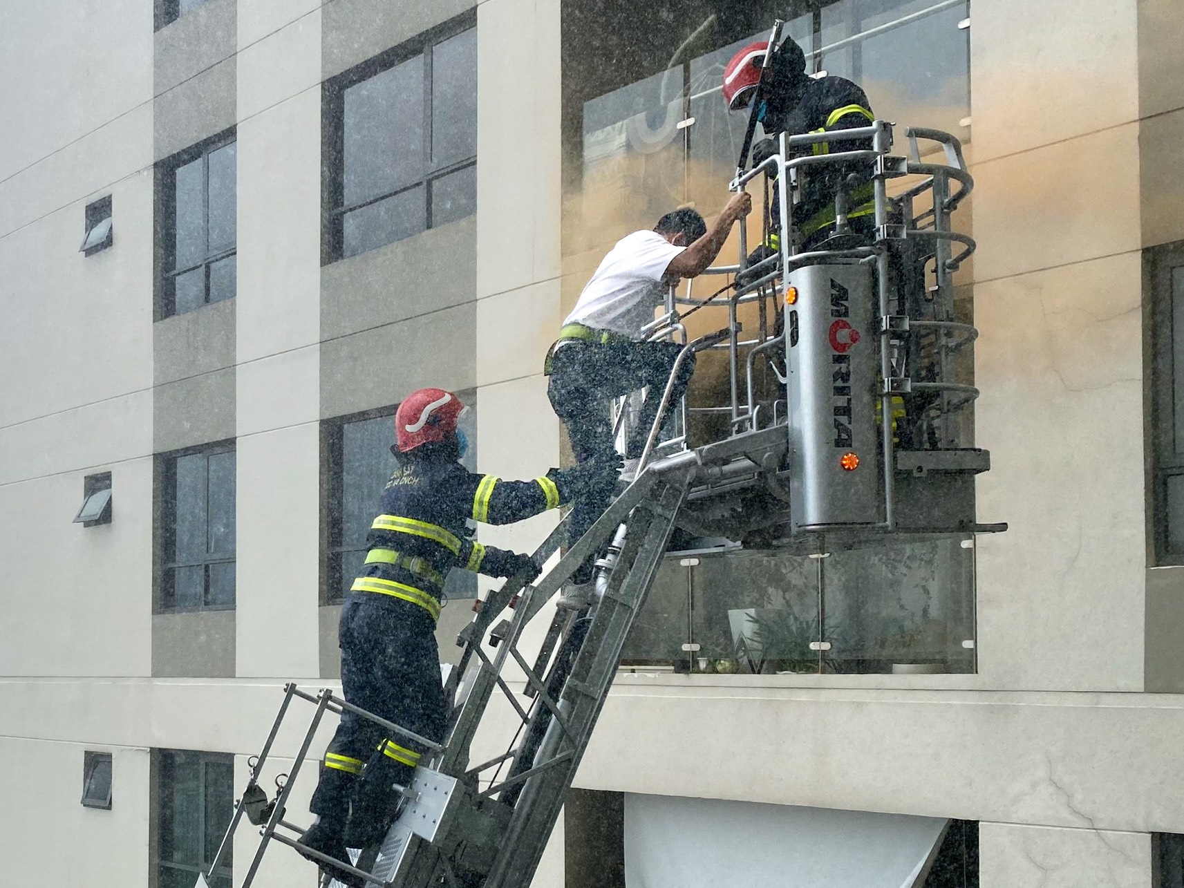 Dien tap chua chay tai can ho chung o TP.HCM anh 6