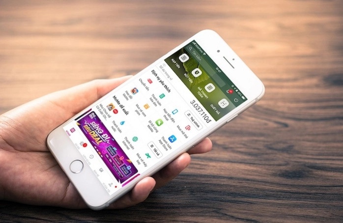 Cu dan o TP.HCM bi mat tien vi cung cap thong tin cho vi dien tu gia hinh anh