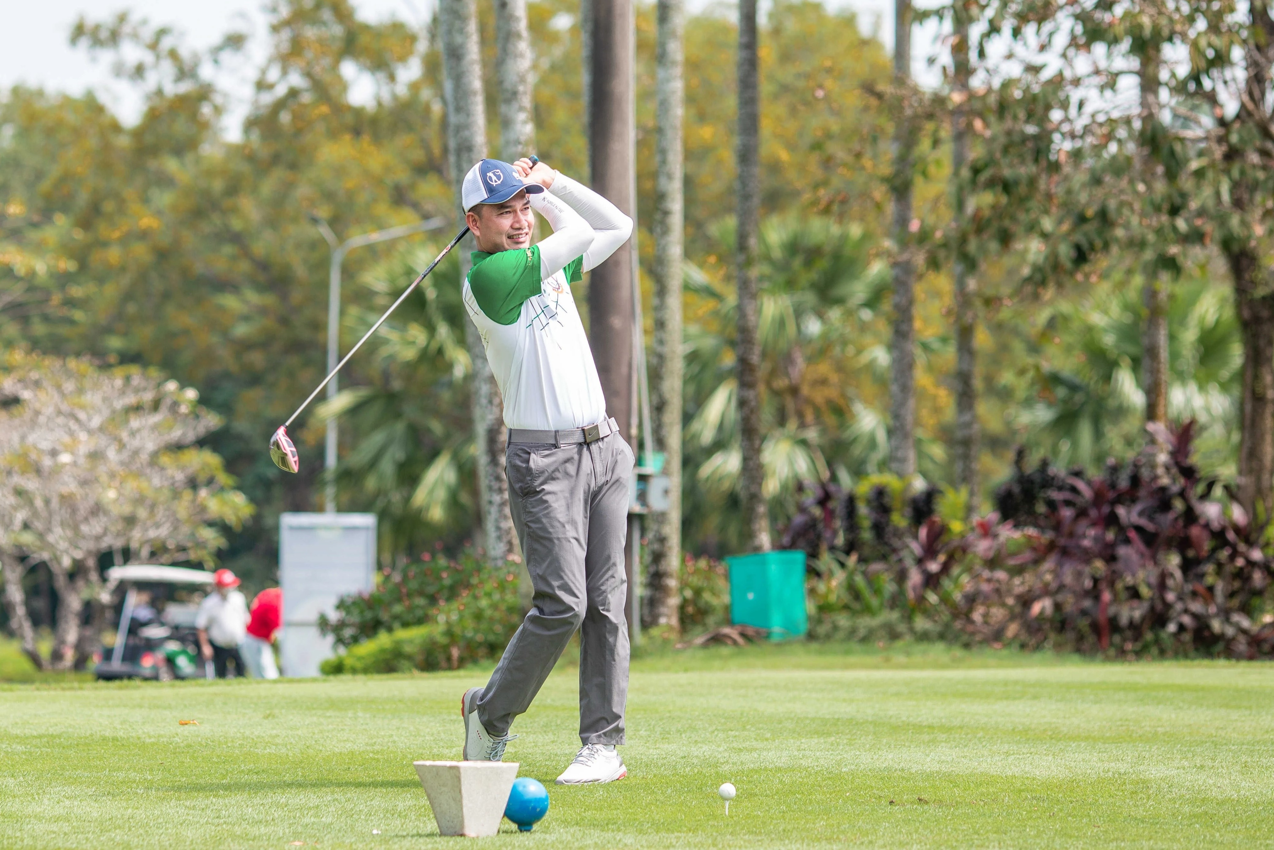 cu dan chung cu tai TP.HCM tham gia dau golf anh 2