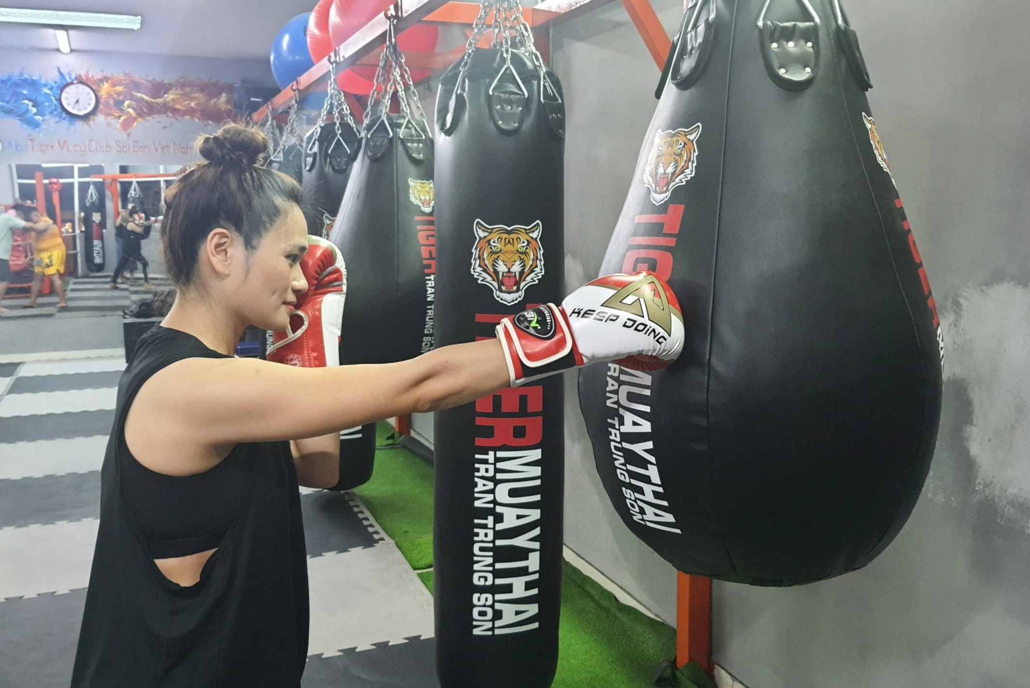 Nu van phong tai TP.HCM tap muay Thai anh 3