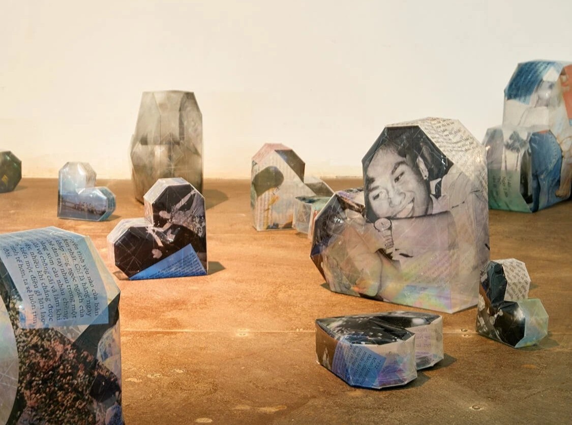 Trien lam 1.000 cau chuyen tinh yeu cua nhung nguoi chung song voi HIV hinh anh