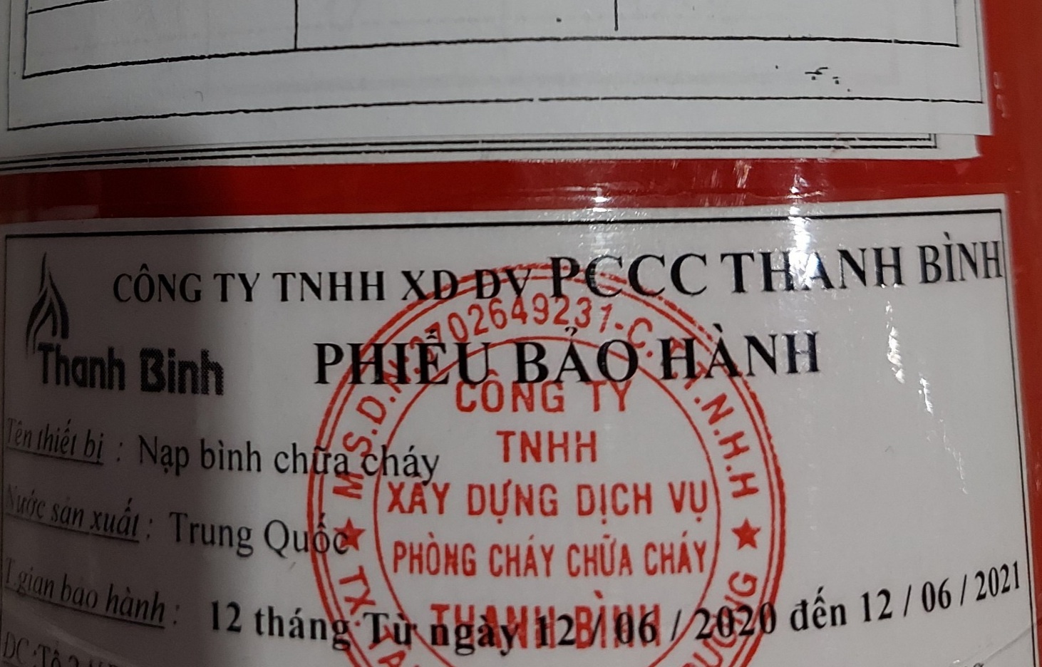 Binh chua chay cua chung cu qua han su dung anh 1