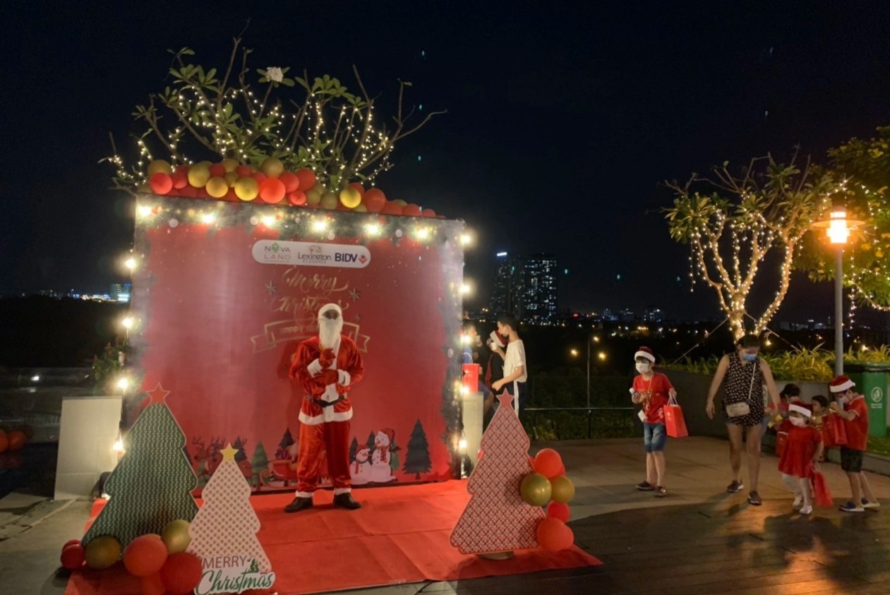 chung cu TP.HCM don Giang sinh anh 1