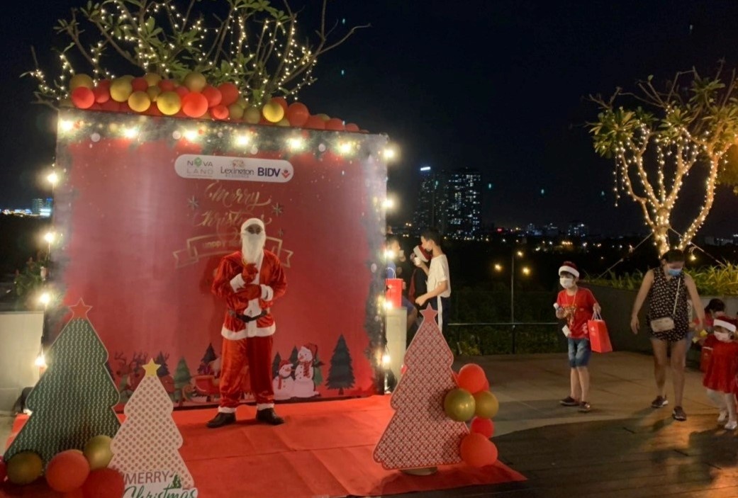 Dem Giang sinh o cac chung cu TP.HCM hinh anh