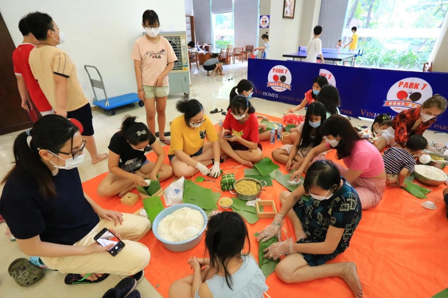 cu dan nau banh chung anh 2