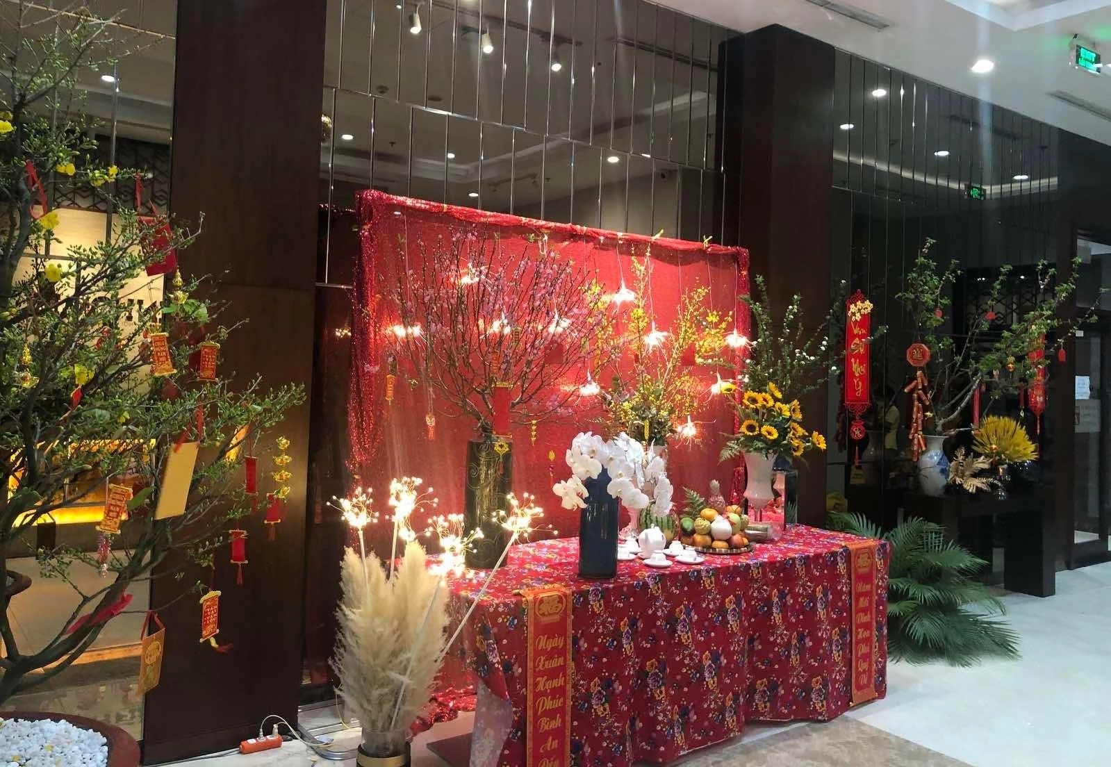 Dan chung cu TP.HCM don giao thua hinh anh