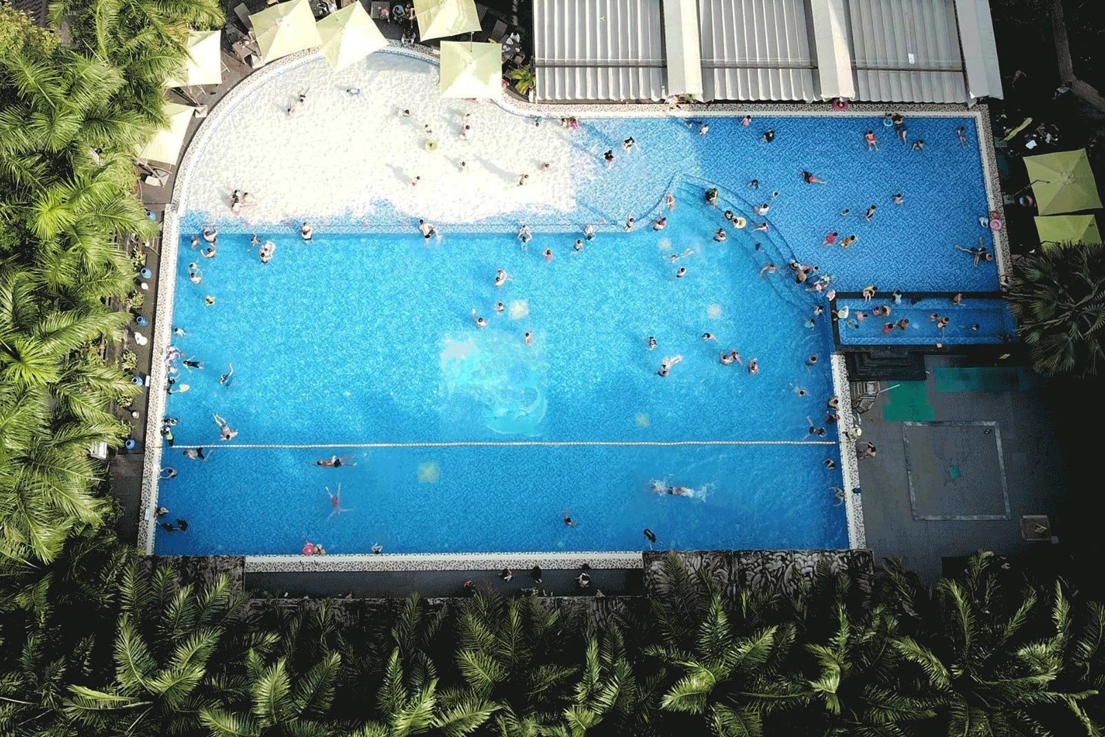 Ba ho boi nuoc man de ban khong phai ra khoi TP.HCM tim bien hinh anh