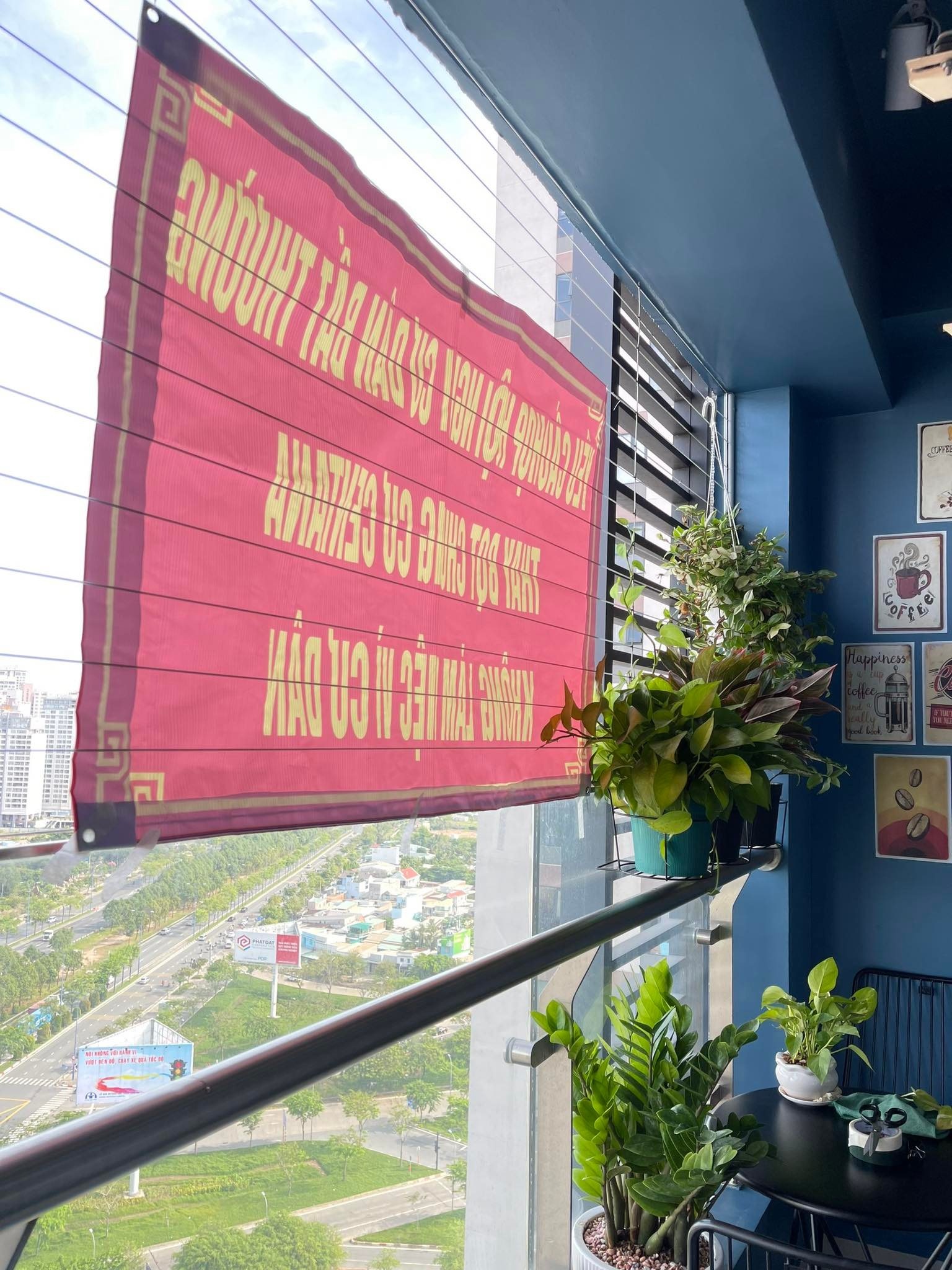 Cu dan bi cat nuoc anh 1