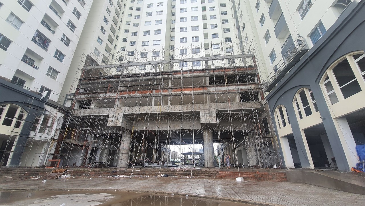 Cu dan song trong chung cu ngon ngang gach da anh 1