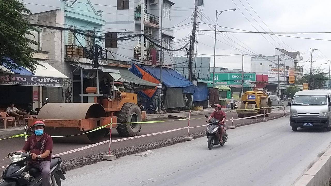 Sau le, thi cong tro lai cac goi thau chong ngap quoc lo 1 hinh anh