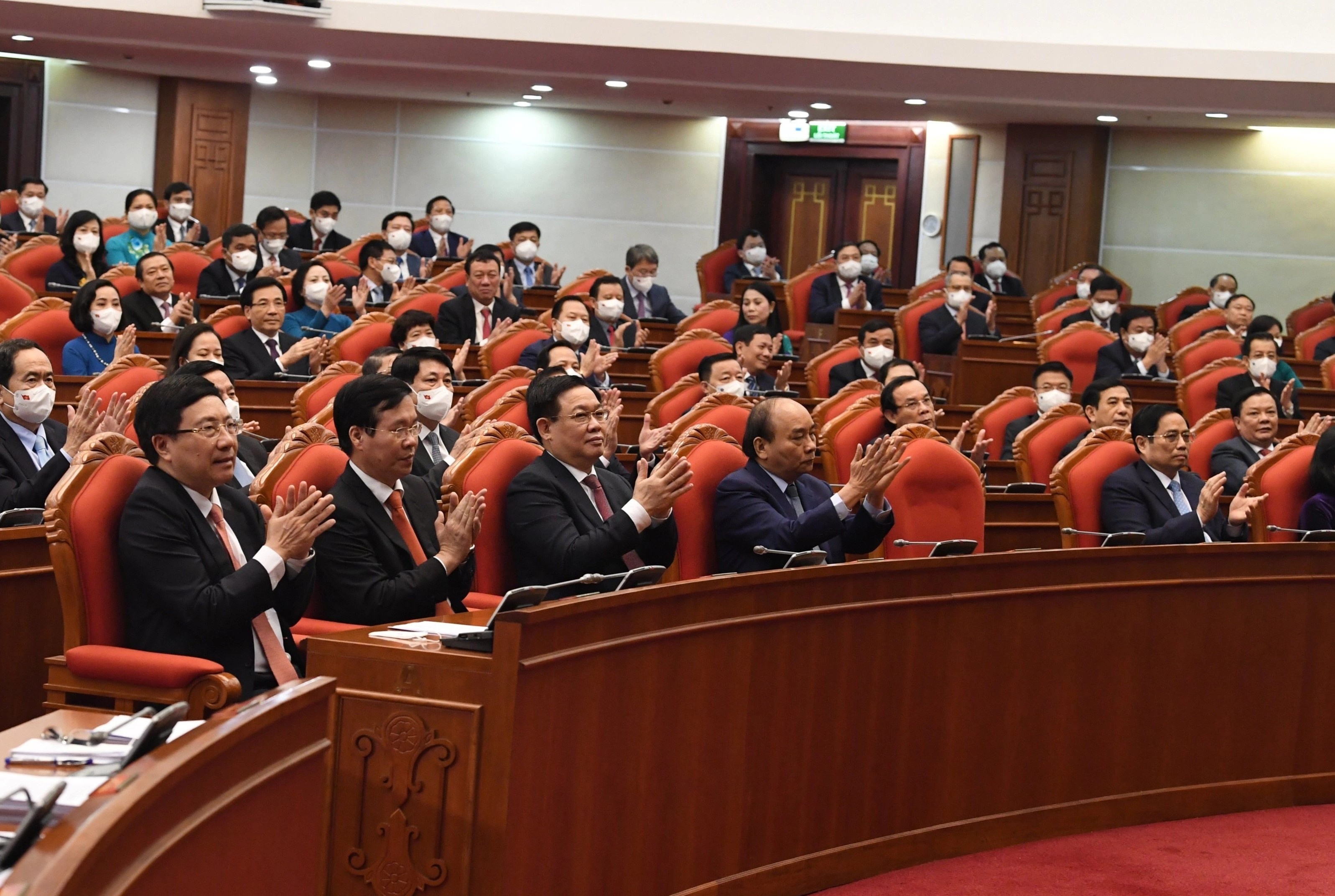 Khai mac Hoi nghi Trung uong 5 hinh anh