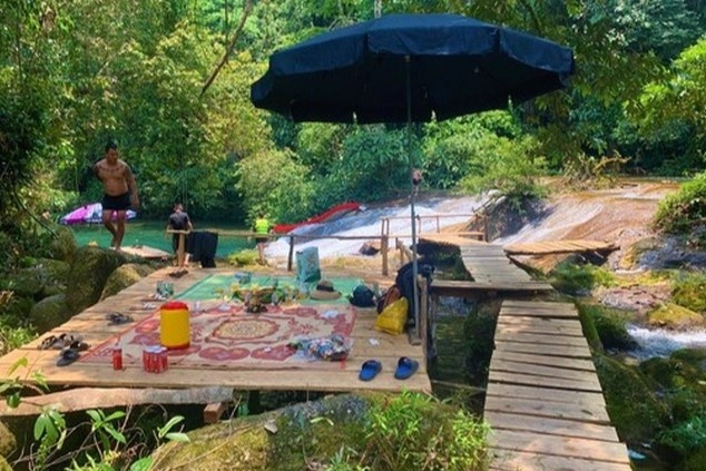 Hai khu du lich o Quang Binh hoat dong 'chui' giua rung phong ho hinh anh