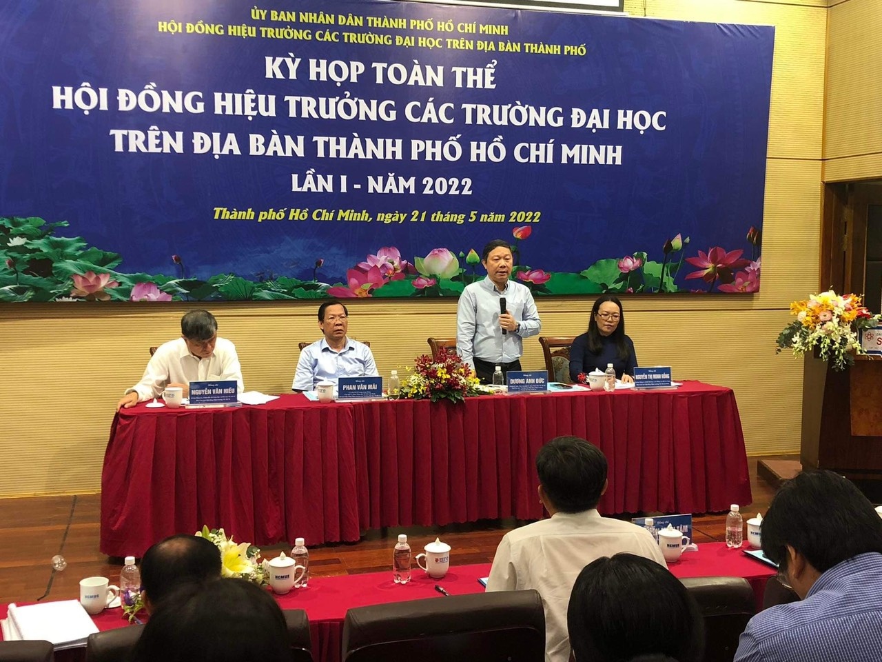 Ong Phan Van Mai lam Chu tich Hoi dong hieu truong cac truong DH anh 1