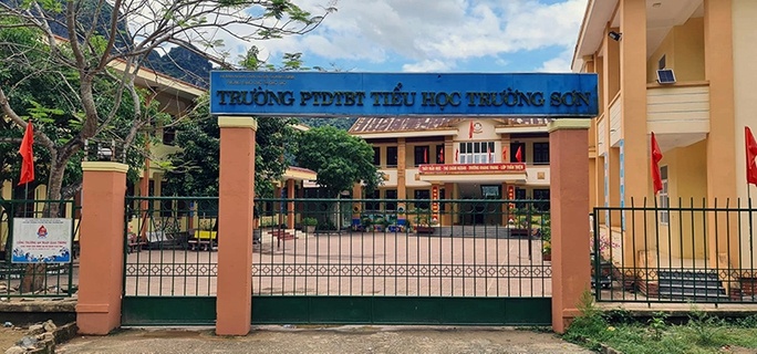 Pho chu tich xa gui con hoc trai tuyen de nhan che do ban tru hinh anh