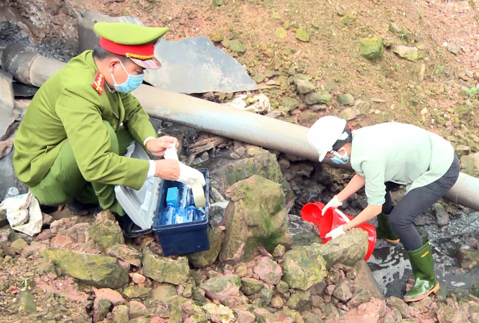 Xa nuoc thai gay o nhiem, doanh nghiep bi phat hon 200 trieu dong hinh anh