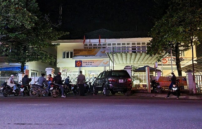 ‘Ngam’ hang loat ho so,  PGD van phong dang ky dat bi dieu chuyen anh 2