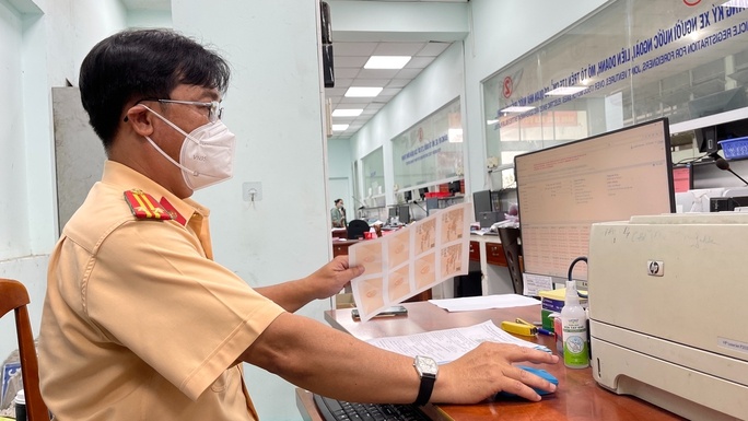 Nop phat vi pham giao thong tai… nha hinh anh