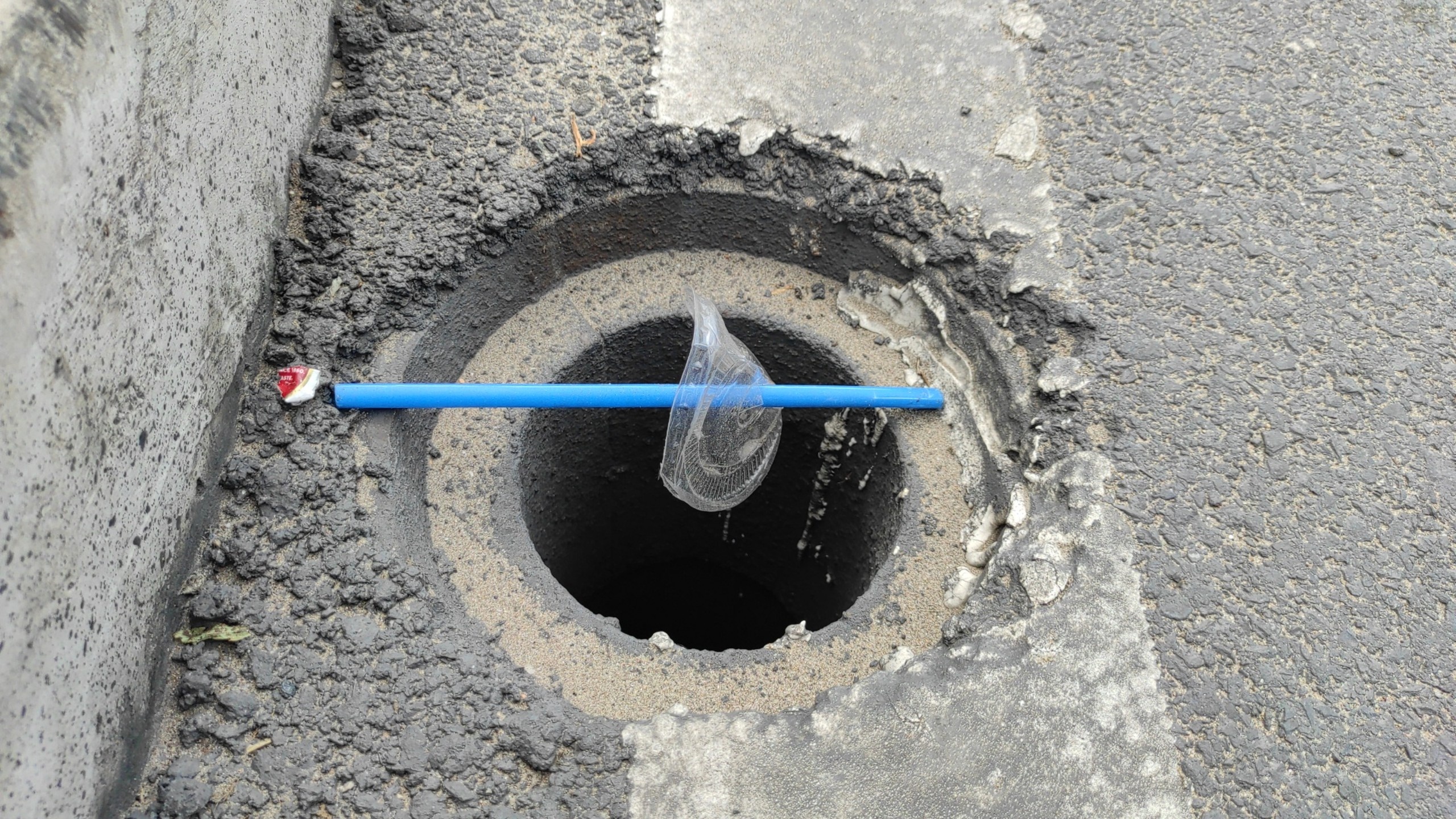 Xac minh nguyen nhan loat nap chan rac cau Nguyen Huu Canh bien mat hinh anh