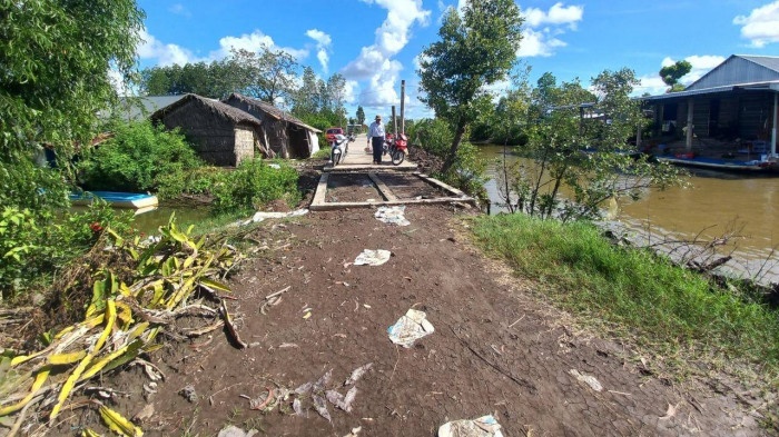 Tuyen duong nong thon tien ty o Ca Mau bi 'bo quen' doan giua hinh anh