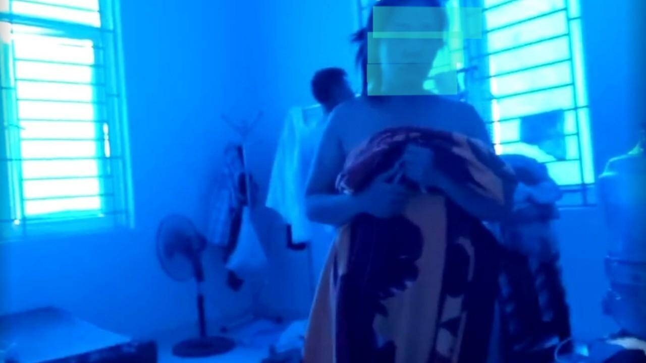 Chu tich xa 'tom tem' voi cap duoi co duoc bo tri cong viec khac? hinh anh