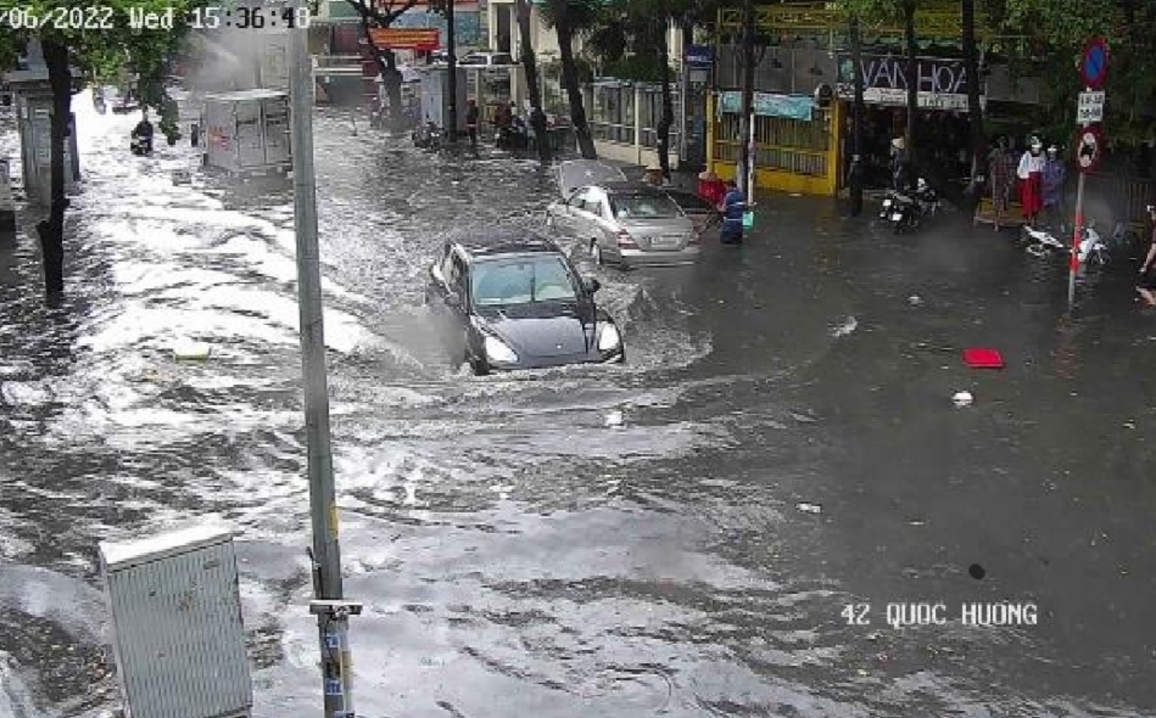 Nhieu tuyen duong ngap sau anh 2