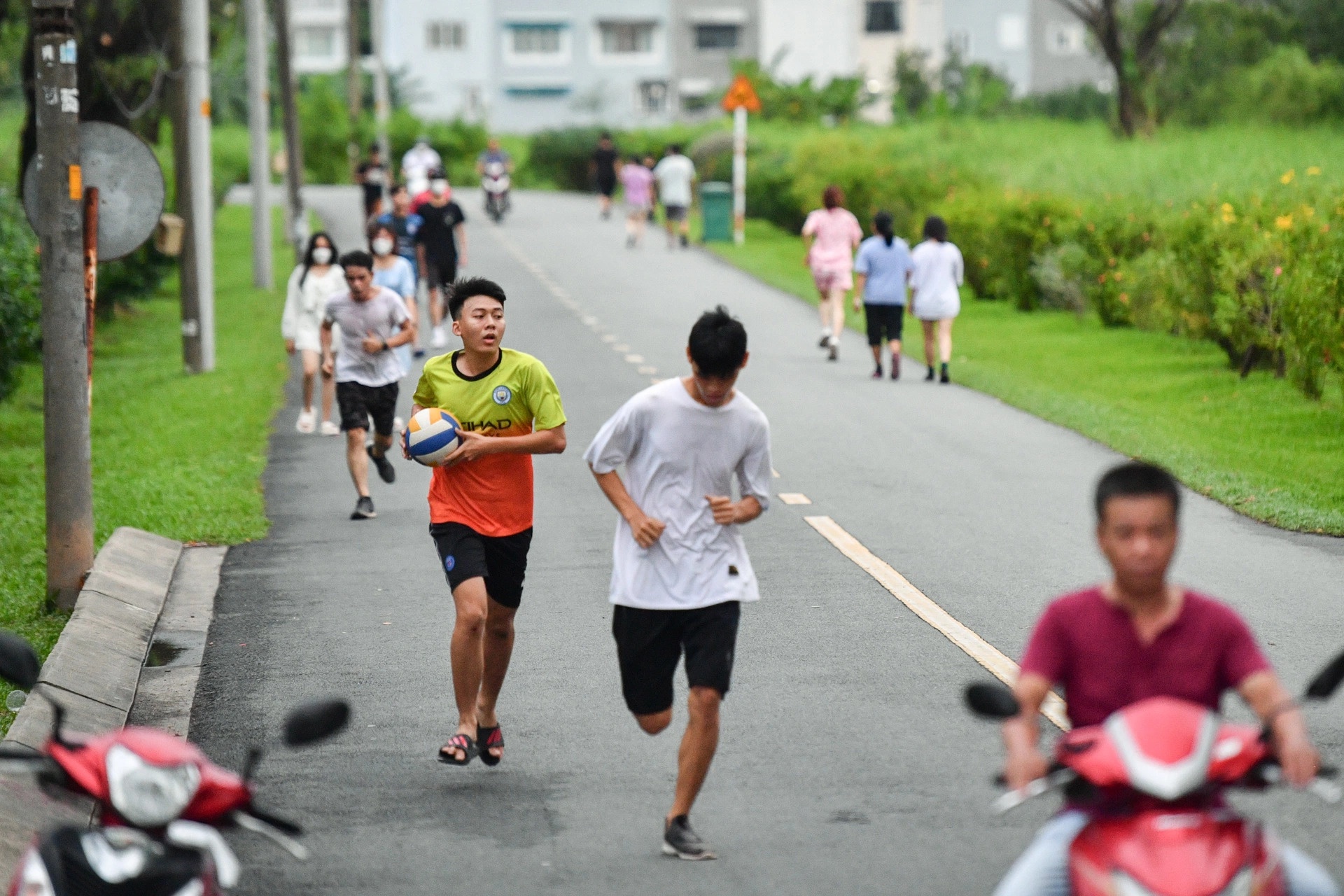 cong vien 20 nam thi cong dang do anh 2