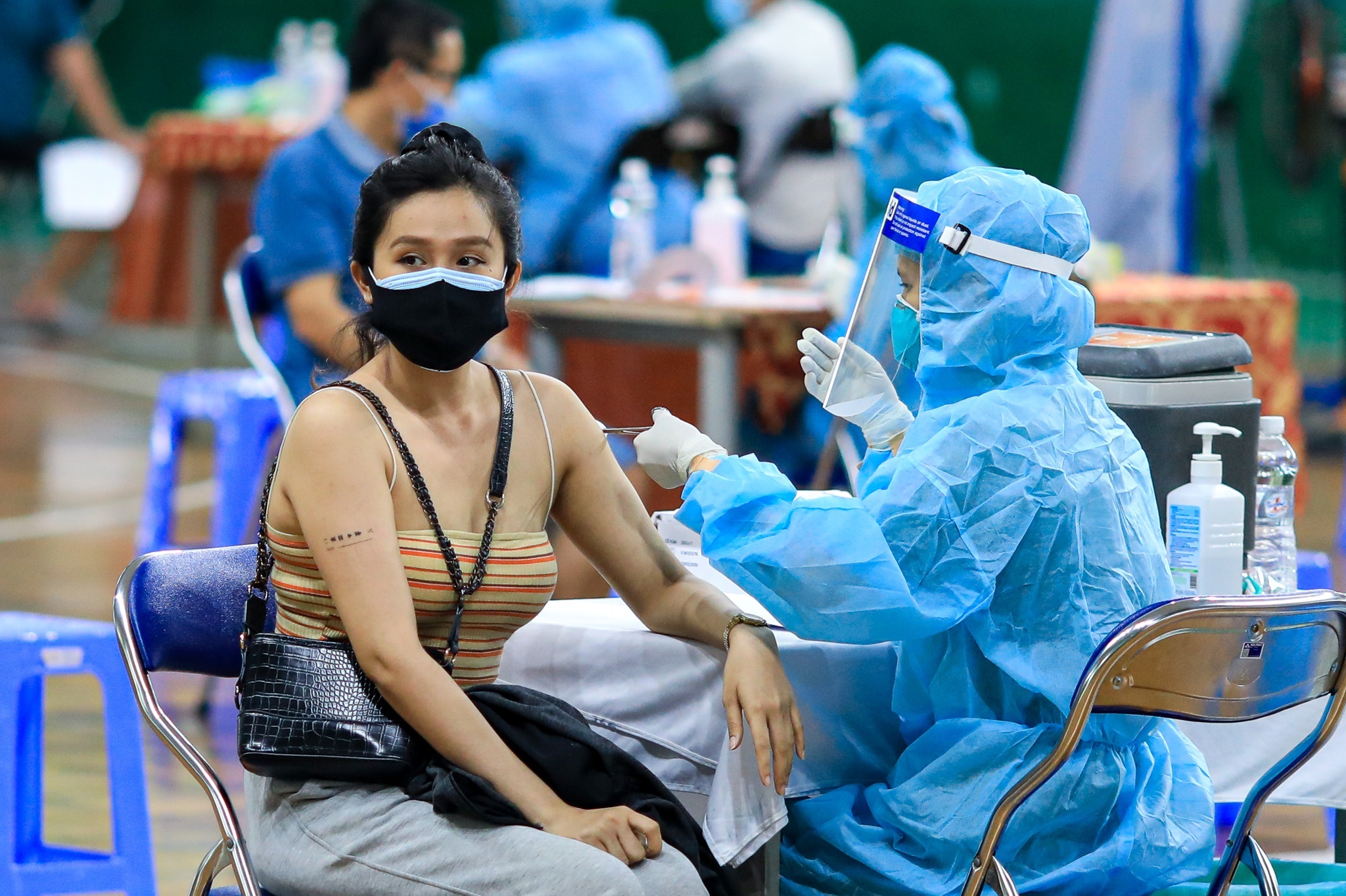 Hon 55.000 nguoi TP.HCM tiem vaccine Covid-19 nhac lai trong 1 ngay anh 1