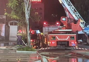 Chay quan bar lon nhat o Hai Phong hinh anh