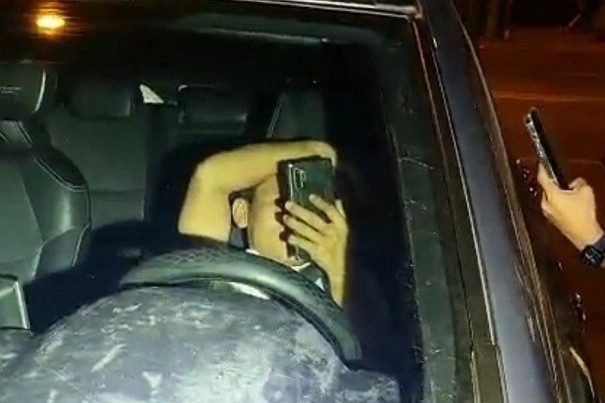 Canh cao can bo dia chinh co thu trong xe khi bi do nong do con hinh anh