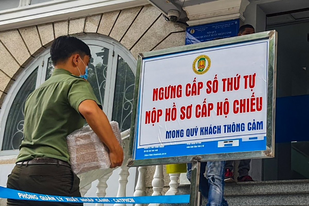 Co phieu hen lam ho chieu, nguoi dan TP.HCM van phai quay ve hinh anh