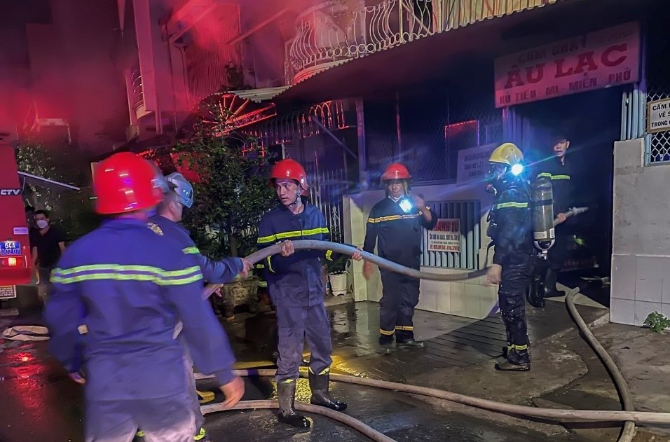 Chay binh gas o quan an, nhieu nguoi thoat chet hinh anh