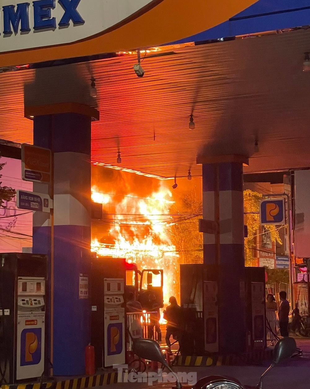 chay lon gan cay xang anh 3