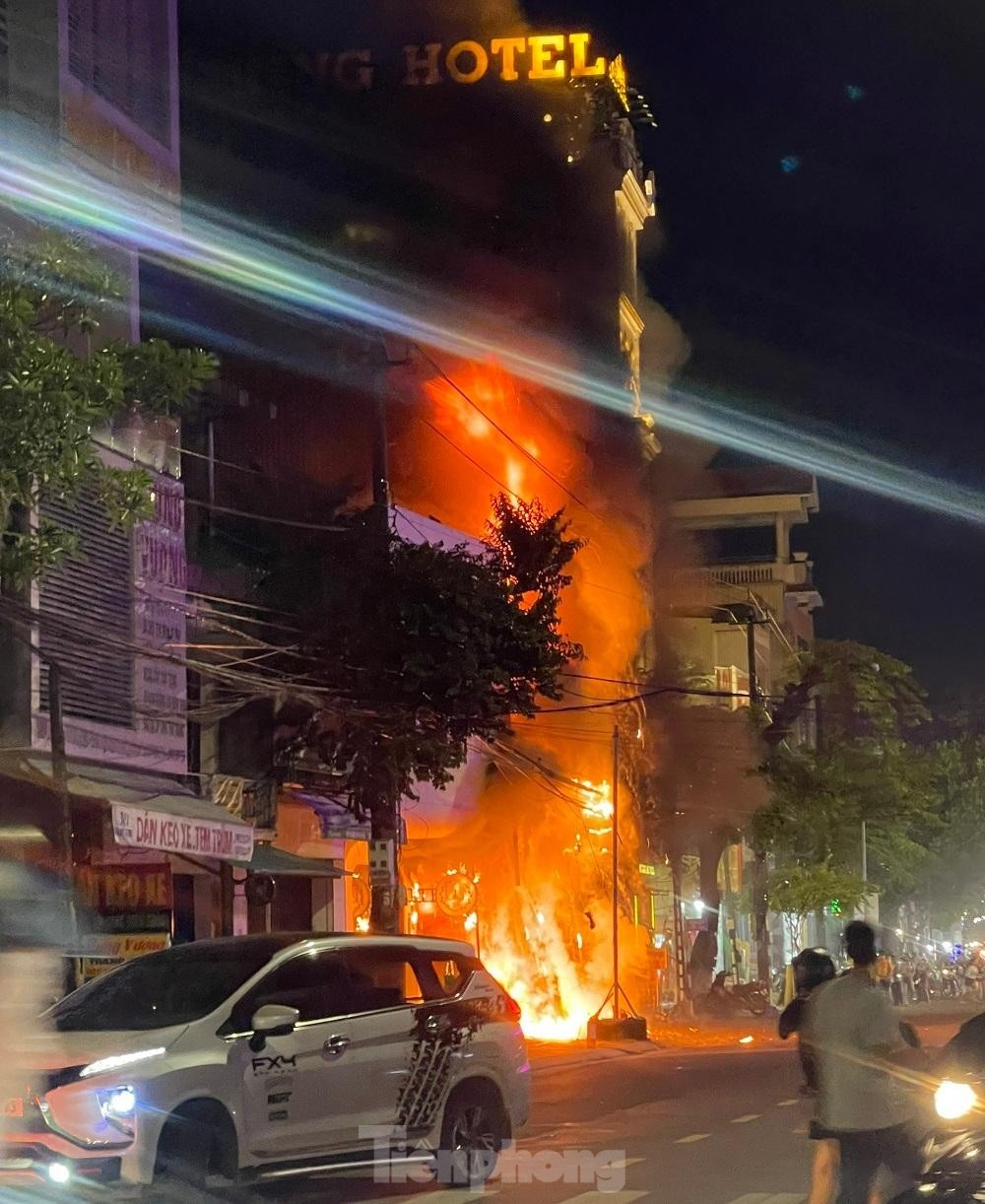 chay lon gan cay xang anh 2