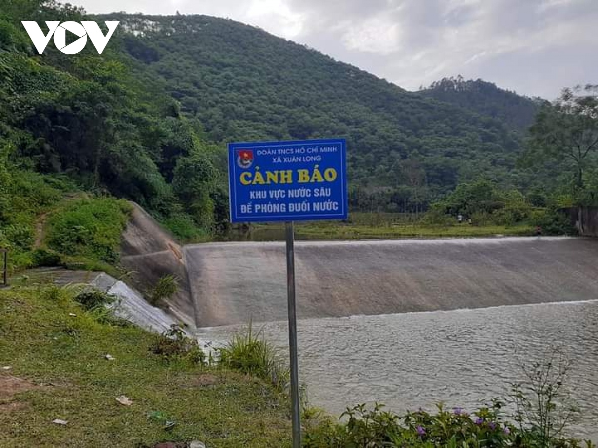 Nam sinh cung hai chau be chet duoi khi tam o dap tran anh 1