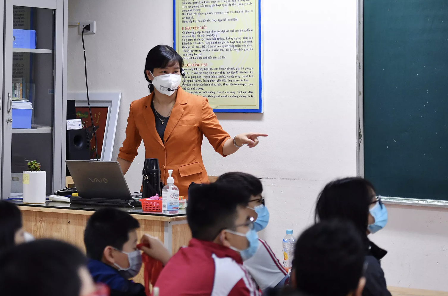 Bo Chinh tri bo sung 65.980 bien che giao vien cho cac dia phuong hinh anh