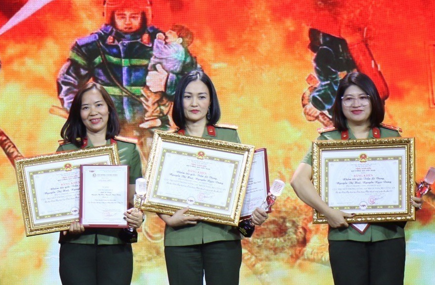 Tac pham ve linh cuu hoa gianh giai dac biet Lien hoan Phat thanh hinh anh