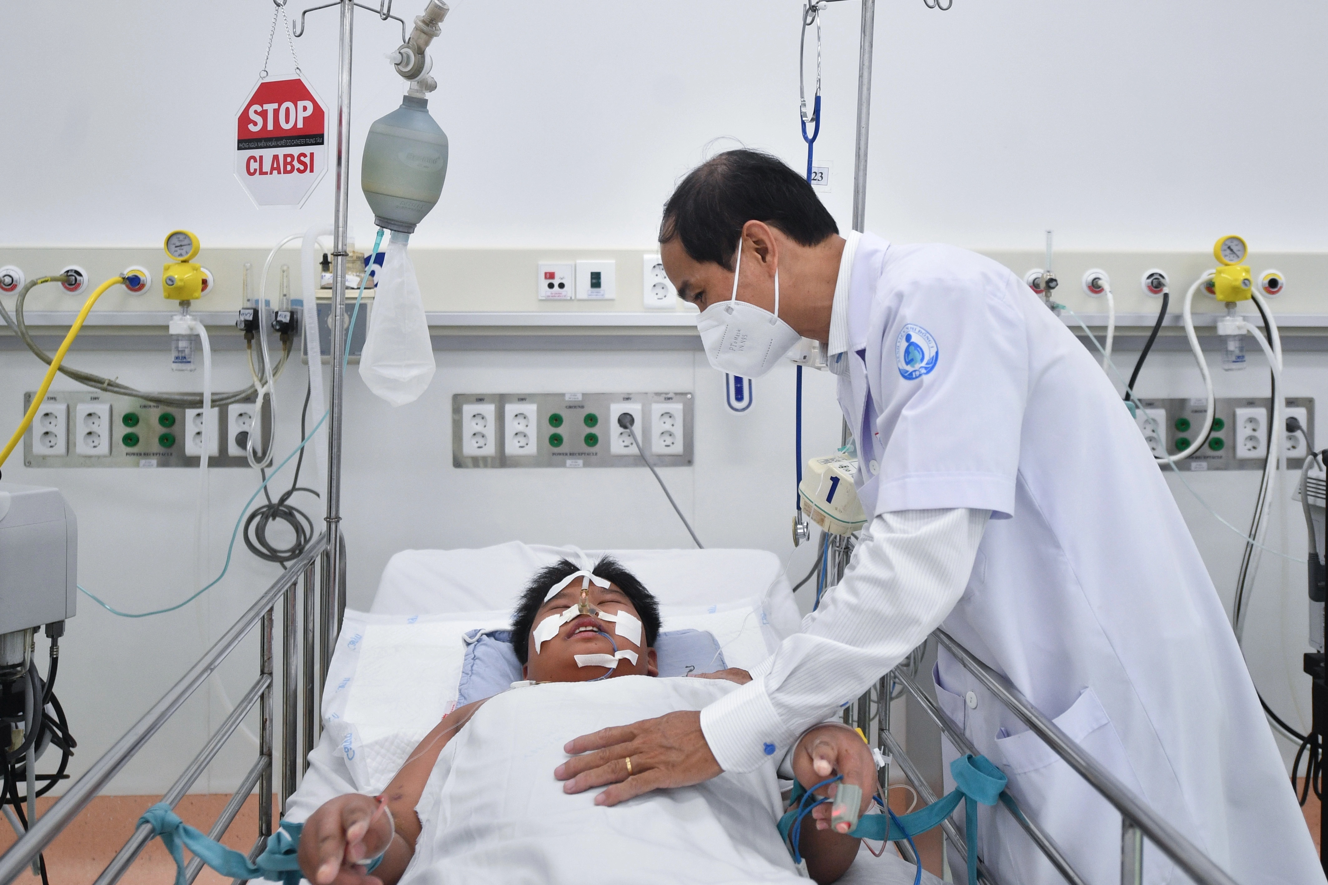 Dong Nai du chi moi bac si 300 trieu dong de ngan lan song nghi viec hinh anh