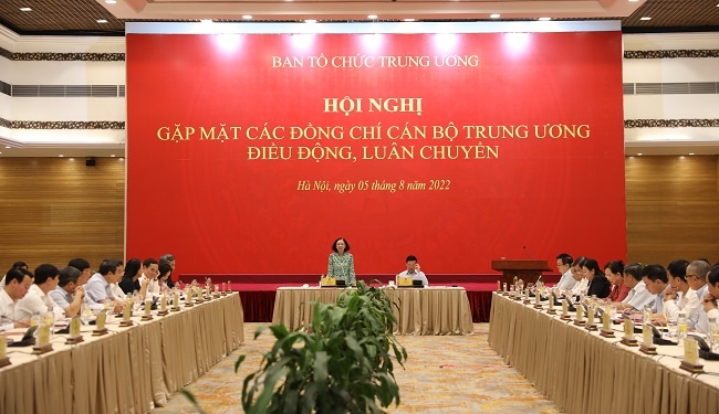 Ban To chuc T.U gap mat cac can bo Trung uong dieu dong,  luan chuyen anh 1