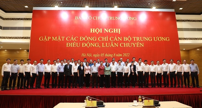 Ban To chuc T.U gap mat cac can bo Trung uong dieu dong,  luan chuyen anh 4