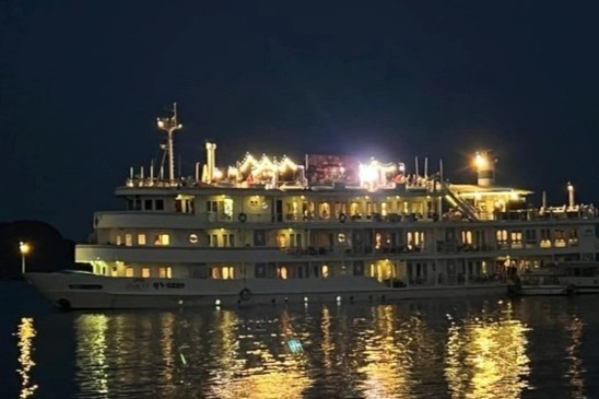 Bua tiec cua CLB Giam doc CDC mien Bac to chuc tren du thuyen 5 sao hinh anh