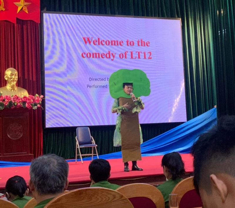 Nguoi linh cuu hoa qua cam trong ky uc cua ban dong mon anh 4