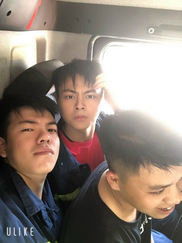 Nguoi linh cuu hoa qua cam trong ky uc cua ban dong mon anh 7