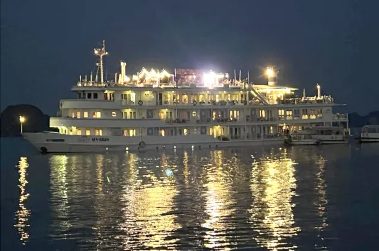 CDC Quang Ninh ly giai 'tiec nghi huu' tren du thuyen 5 sao hinh anh