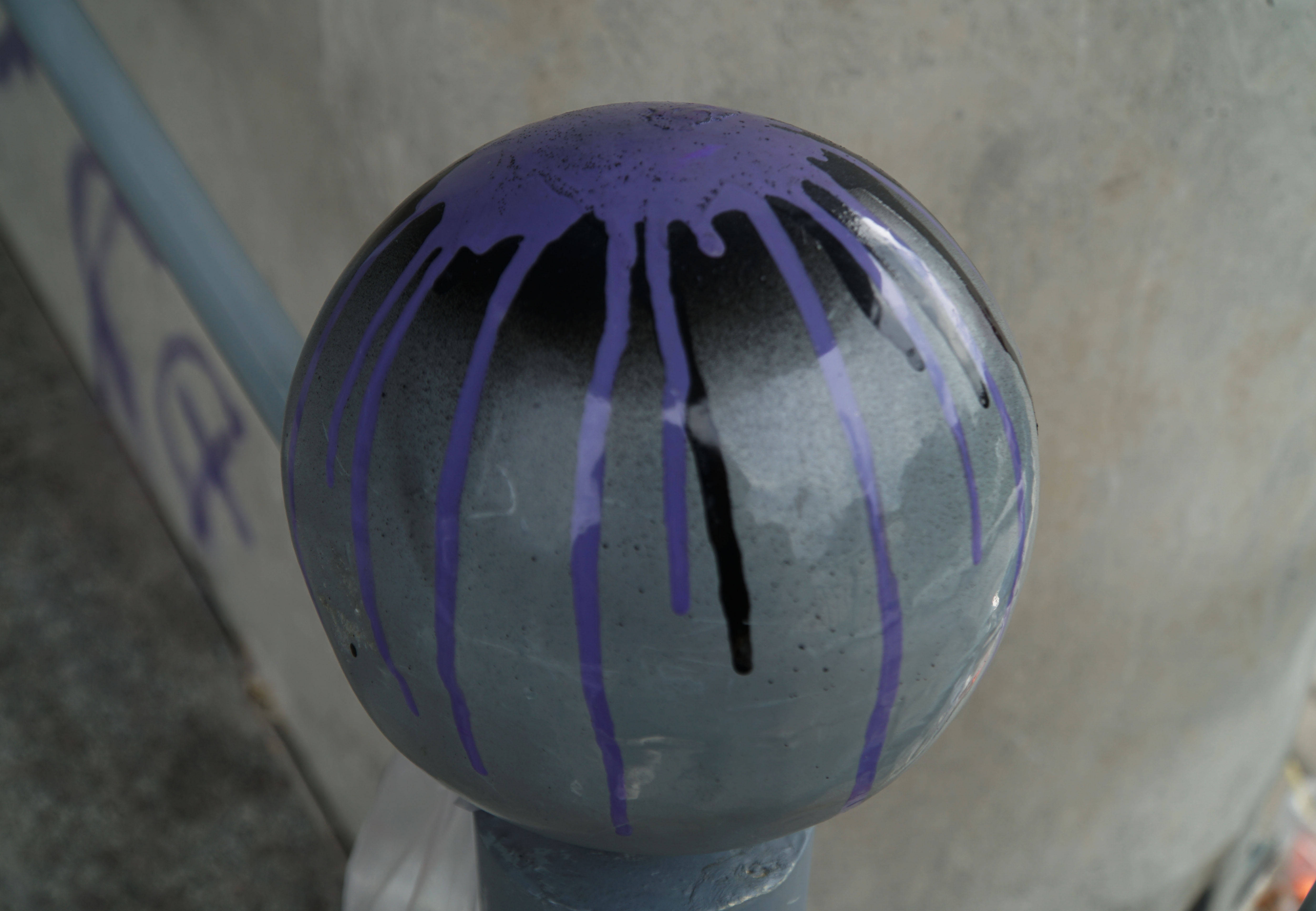 Cầu Thủ Thiêm 2 bị vẽ bậy ảnh 5 Cau Thu Thiem 2 bi ve bay anh 5