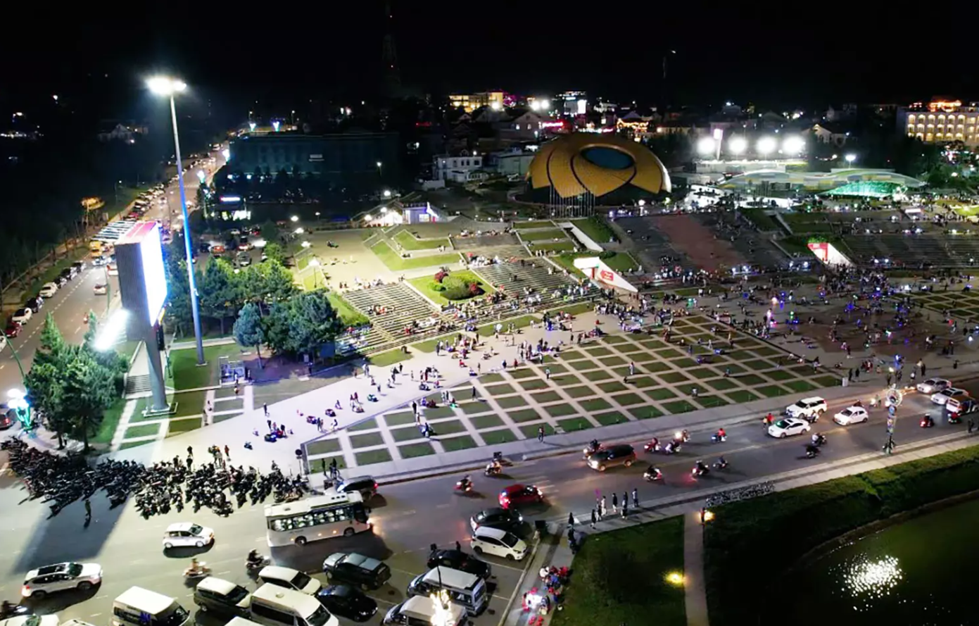 Da Lat de xuat xay pho di bo, cho dem gan Ho Xuan Huong hinh anh