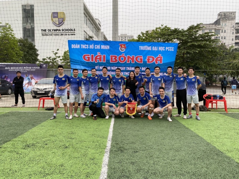 Nguoi linh cuu hoa qua cam trong ky uc cua ban dong mon anh 5