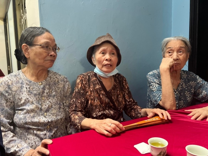 Me chien si hy sinh khoc ngat khi nhan tin con anh 2