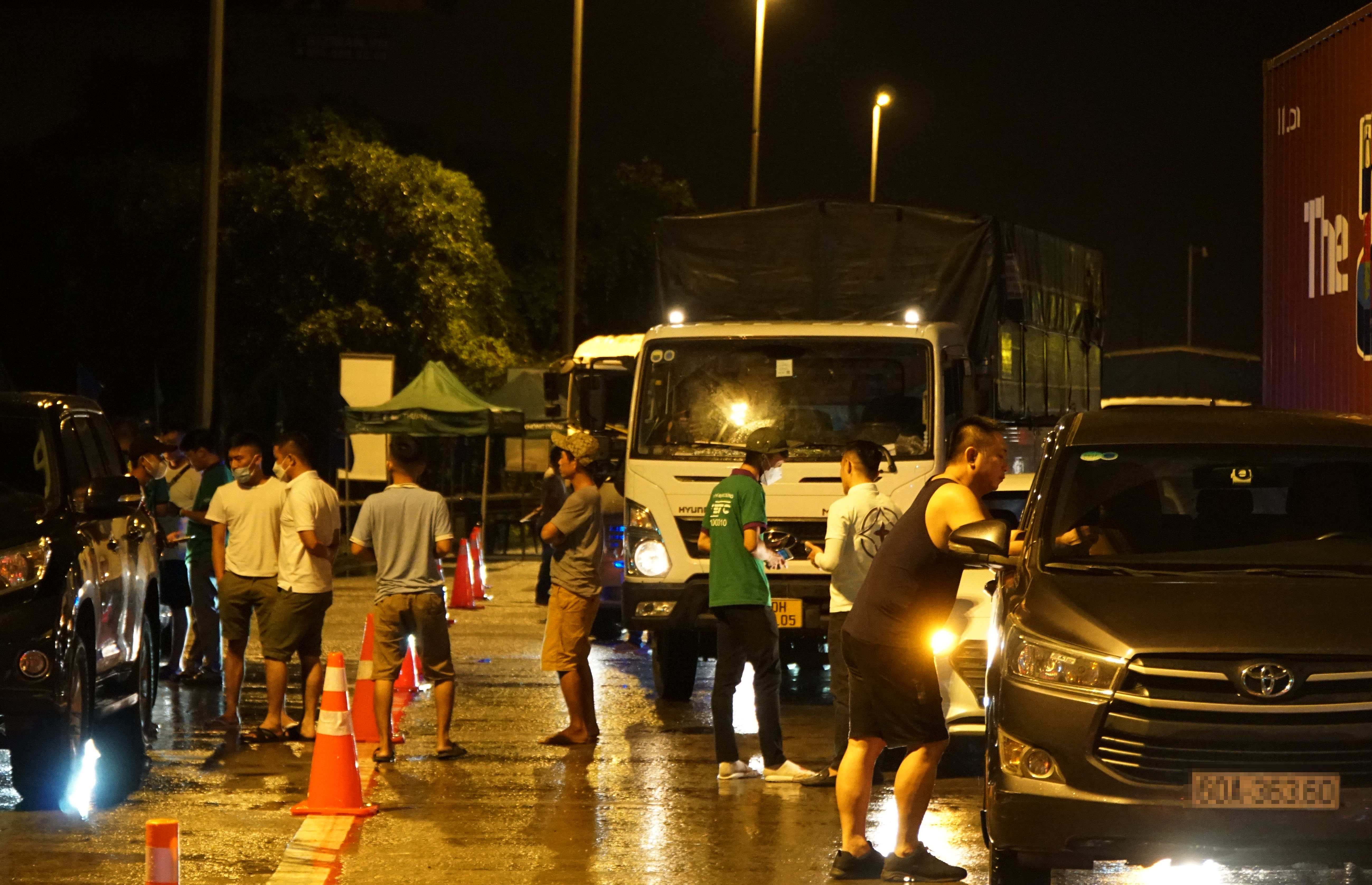 Doi mua xuyen dem dan the thu phi ETC cho tai xe anh 2