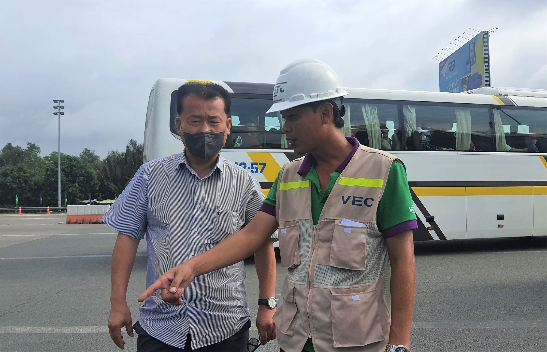 Rac roi trong sang dau tien thu phi khong dung len cao toc hinh anh